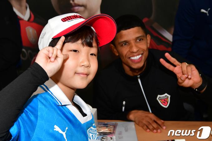 올스타전 팬 투표 1위를 차지한 오베르단(오른쪽) 2024.2.28/뉴스1 ⓒ News1 최창호 기자