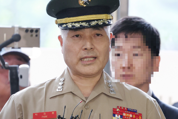 박정훈 해병대수사단장이 VIP 격노설에 대해 "사필귀정이라 생각한다"고 전했다. 사진은 박정훈 해병대 수사단장(대령)이 순직사건 수사 당시 경위와 수사외압 의혹 관련 참고인 신분으로 16일 서울 서초구 순직해병 특검 사무실에 출석하던 중 취재진의 질문에 답하고 있는 모습. /사진=뉴시스