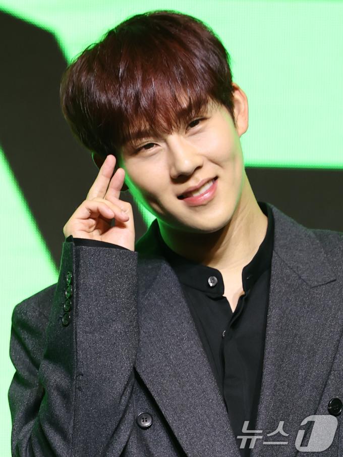 몬스타엑스(MONSTA X) 주헌이 16일 서울 영등포구 콘래드호텔에서 열린 데뷔 10주년 기념 기자간담회에 참석해 포즈를 취하고 있다. 2025.7.16/뉴스1 ⓒ News1 권현진 기자