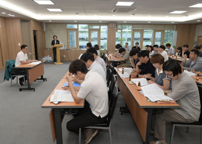 문경시의 '민생회복 소비쿠폰' 전담 TF 모습./사진제공=경북 문경시