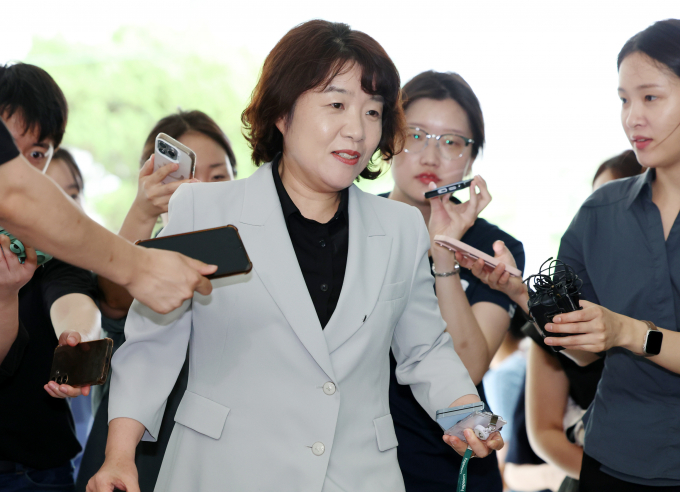 김건희 여사의 각종 의혹을 수사하는 김건희 특별검사팀(민중기 특별검사)이 이른바 '집사 게이트'에 연루된 기업 관계자들을 소환 조사하겠다고 밝혔다. 사진은 김건희 특검 오정희 특검보가 지난 1일 서울 서초구 사무실로 출근한 모습. /사진=뉴시스  