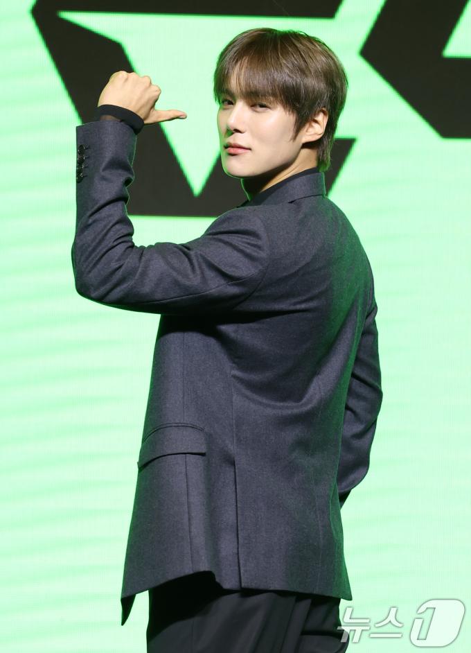 몬스타엑스(MONSTA X) 민혁이 16일 서울 영등포구 콘래드호텔에서 열린 데뷔 10주년 기념 기자간담회에 참석해 포즈를 취하고 있다. 2025.7.16/뉴스1 ⓒ News1 권현진 기자