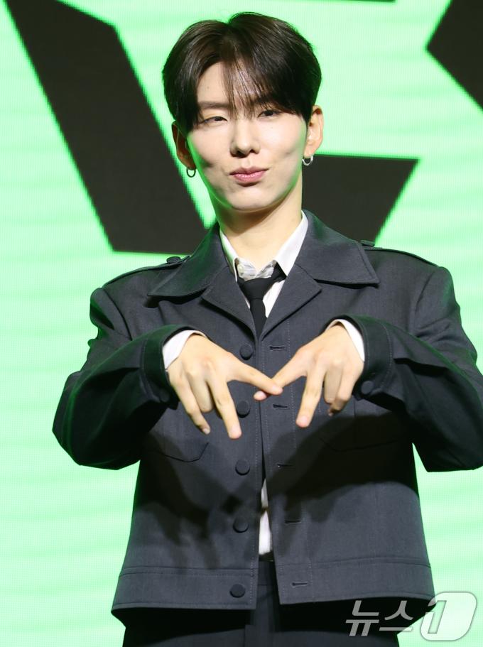 몬스타엑스(MONSTA X) 기현이 16일 서울 영등포구 콘래드호텔에서 열린 데뷔 10주년 기념 기자간담회에 참석해 포즈를 취하고 있다. 2025.7.16/뉴스1 ⓒ News1 권현진 기자
