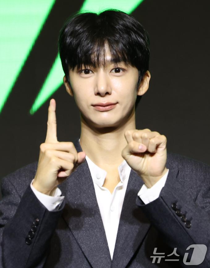 몬스타엑스(MONSTA X) 형원이 16일 서울 영등포구 콘래드호텔에서 열린 데뷔 10주년 기념 기자간담회에 참석해 포즈를 취하고 있다. 2025.7.16/뉴스1 ⓒ News1 권현진 기자