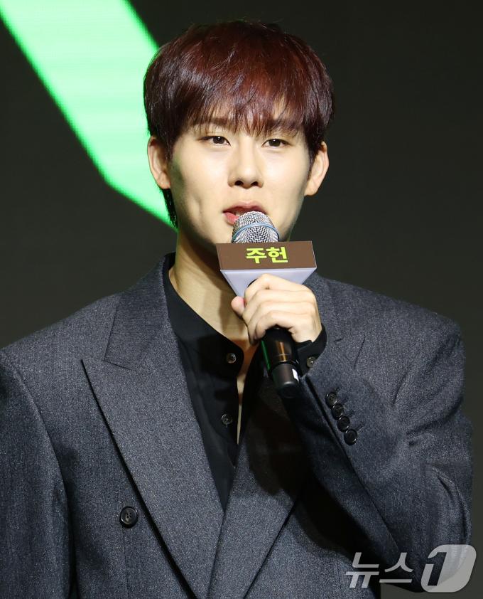 몬스타엑스(MONSTA X) 주헌이 16일 서울 영등포구 콘래드호텔에서 열린 데뷔 10주년 기념 기자간담회에 참석해 인사말을 하고 있다. 2025.7.16/뉴스1 ⓒ News1 권현진 기자