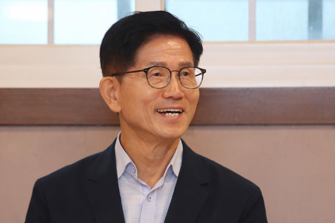 김문수 전 고용노동부 장관이 윤석열 전 대통령과의 완전한 '단절론'에 대해 선을 그었다. 사진은 김문수 전 고용노동부 장관이 대구 수성구 한 음식점에서 열린 간담회에 참석해 발언하는 모습. /사진=뉴스1