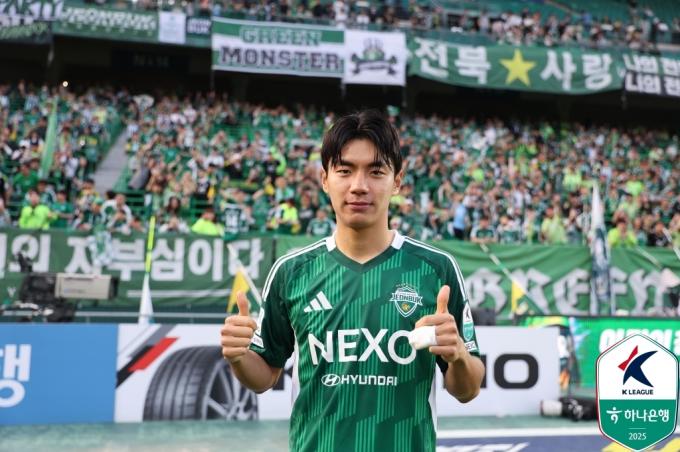 전진우가 WBA의 영입 제안을 받았다. 전북 구단은 선수와 잘 대화하고 있다며 잔류를 기대한다는 입장을 밝혔다. (한국프로축구연맹 제공)