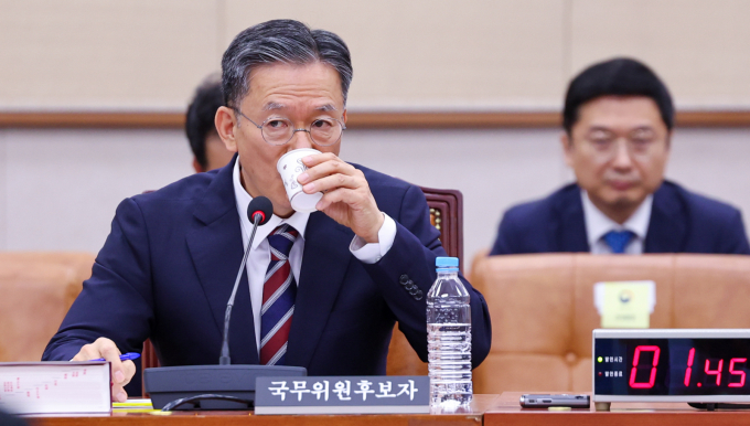 정성호 법무부 장관 후보자가 16일 오후 서울 여의도 국회 법제사법위원회에서 열린 인사청문회에 출석해 물을 마시고 있다. /사진=뉴스1