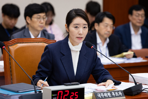 대통령실이 강선우 여성가족부 장관 후보자의 '자진 사퇴설'에 대해 일축했다. 사진은 강선우 여성가족부 장관 후보자가 서울 여의도 국회에서 열린 인사청문회에 출석해 의원 질의에 답하는 모습. /사진=뉴스1