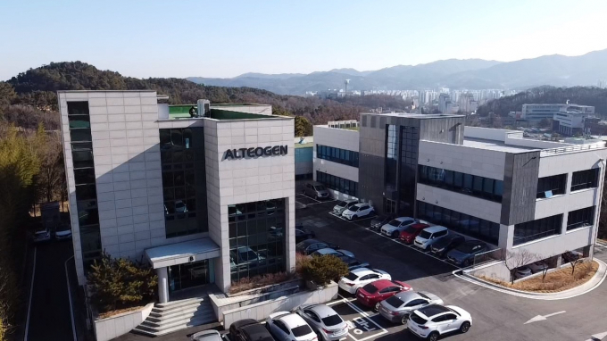 알테오젠의 ALT-B4에 대한 미국 물질특허가 등록됐다. 사진은 알테오젠 본사 및 연구소 전경. /사진=알테오젠