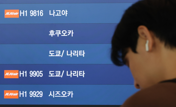 올해 상반기(1~6월) 일본을 제일 많이 방문한 외국인 1위는 한국인으로 집계됐다. 사진은 지난 5월6일 인천국제공항 1터미널 출발층 전광판에 일본행 항공편이 안내된 모습. /사진=뉴시스
