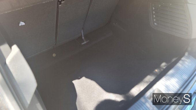 르노 전기 SUV '세닉 E-Tech 100% 일렉트릭'의 트렁크는 2열 폴딩시 최대 1670ℓ까지 확장할 수 있다. /사진=김창성 기자