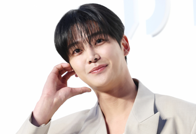 배우 로운이 현역 입대를 앞두고 입영판정 검사에서 재검 판정을 받았다. 사진은 지난 3월 서울 성동구 XYZ SEOUL에서 열린 바이레도(BYREDO) 팝업 전시회 'Page Blanche 서울'에 참석한 배우 로운. /사진=뉴스1