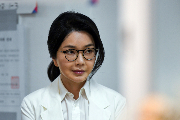 김건희 여사의 각종 의혹을 수사하는 민중기 특별검사팀이 통일교에 대한 첫 강제수사에 나섰다. 사진은 윤석열 전 대통령 부인 김건희 여사 모습. /사진=뉴스1