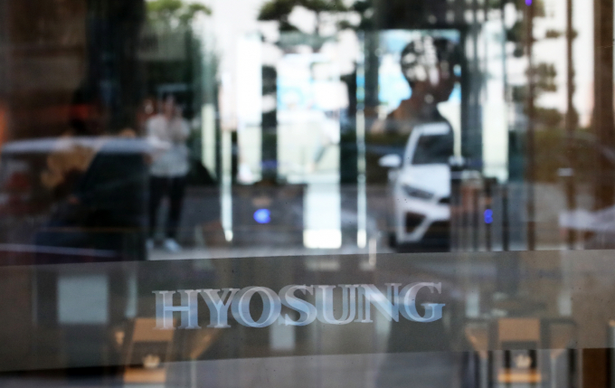김건희 특검으로부터 대가성 투자 의혹을 받던 HS효성이 투자 금액의 28배가 넘는 계약 선제조건을 내건 것으로 알려졌다. 사진은 서울 마포구 HS효성 본사. /사진=뉴스1