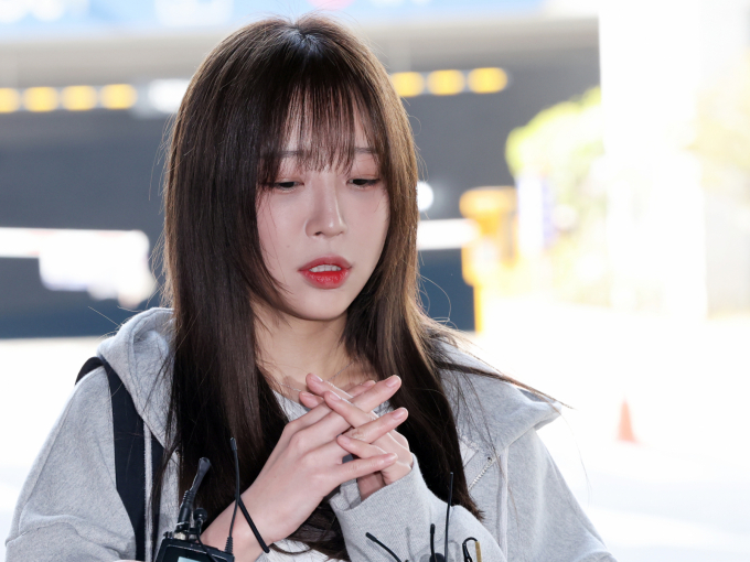 유튜버 쯔양을 협박해 2억원을 뜯어낸 혐의로 재판에 넘겨진 여성 2명에게 검찰이 각각 징역 1년을 구형했다. 사진은 지난 4월 서울 강남경찰서에서 고소인 신분으로 출석한 '1000만 유튜버' 쯔양(본명 박정원). /사진=뉴스1