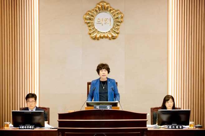 남양주시의회 이정애 부의장이 18일 제313회 임시회 제2차 본회의 회기일정을 폐회하고 있다. /사진제공=남양주시의회