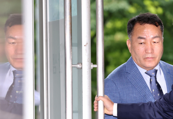 순직해병특검팀이 김계환 전 해병대사령관에 대한 구속 영장을 서울중앙지법에 청구했다. 사진은 지난 17일 서울 서초구 순직해명특검팀 사무실로 출석하고 있는 김계환 전 사령관의 모습. /사진=뉴시스