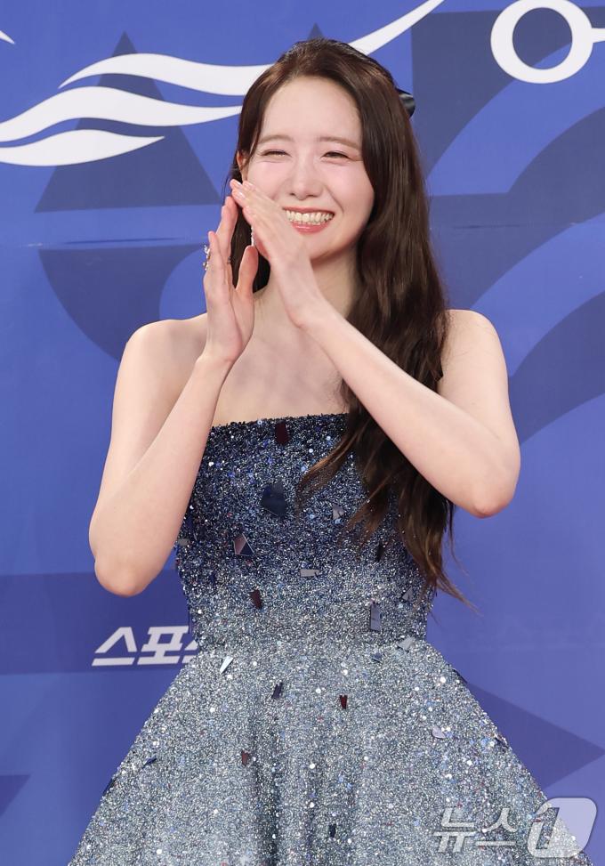 소녀시대 임윤아가 18일 인천 중구 파라다이스시티에서 열린 ‘제4회 청룡시리즈어워즈’ 레드카펫 행사에 참석해 웃음보를 터트리고 있다. ⓒ News1 권현진 기자