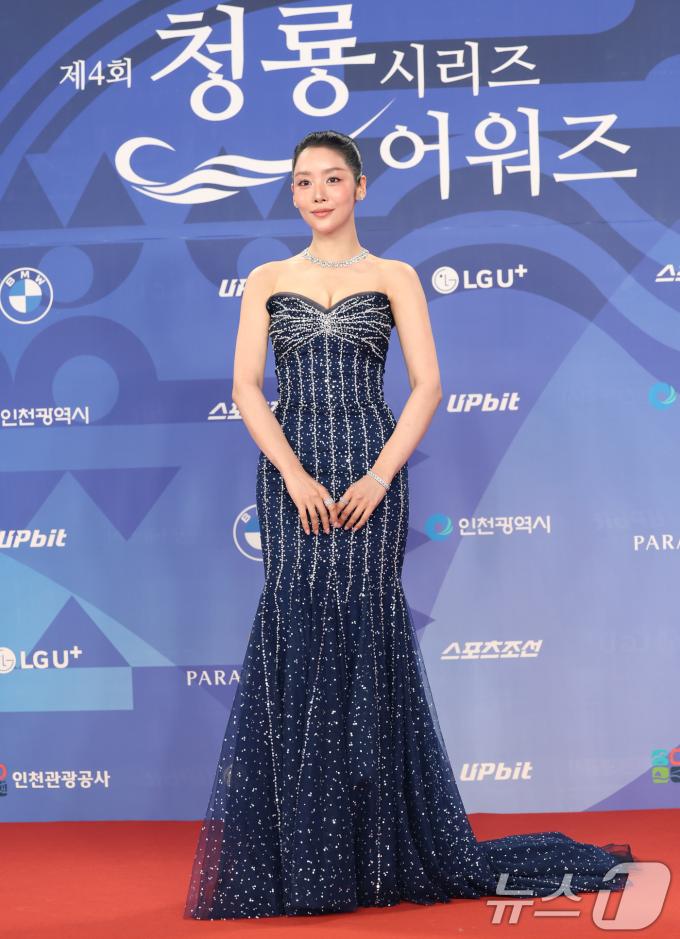 배우 차주영이 18일 인천 중구 파라다이스시티에서 열린 ‘제4회 청룡시리즈어워즈’ 레드카펫 행사에 참석해 포즈를 취하고 ⓒ News1 권현진 기자