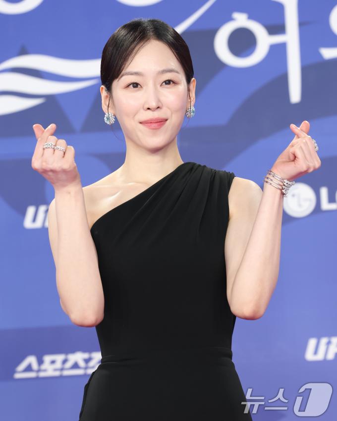 배우 서현진이 18일 인천 중구 파라다이스시티에서 열린 ‘제4회 청룡시리즈어워즈’에 참석해 포즈를 취하고 있다. 2025.7.19/뉴스1 ⓒ News1 권현진 기자