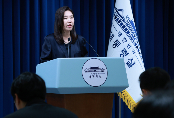 강유정 대변인이 지난 18일 서울 용산 대통령실 청사에서 집중호우 대처상황 점검회의 및 청년담당관 관련 브리핑을 하고 있다. / 사진=뉴시스 고범준 기자 /사진=고범준
