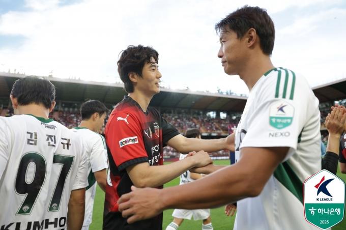 포항 스틸러스 기성용이 데뷔전을 치렀다. (한국프로축구연맹 제공)