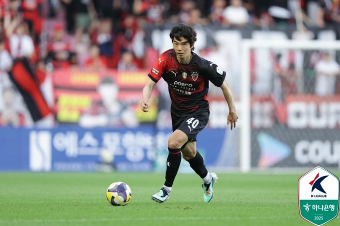 포항 스틸러스에서 데뷔전을 치른 기성용. (한국프로축구연맹 제공)