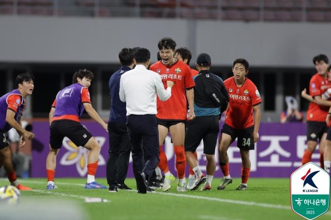 강원FC가 대전 하나시티즌과 극적으로 2-2 무승부를 기록했다. (한국프로축구연맹 제공)