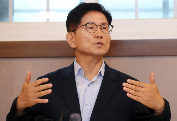 김문수 전 국민의힘 대선 후보가 국민의힘 당대표 출마 선언을 앞두고 있다. 사진은 지난 16일 대구 수성구 한 식당에서 열린 간담회를 진행 중인 김문수 대선 후보의 모습. /사진=뉴스1 