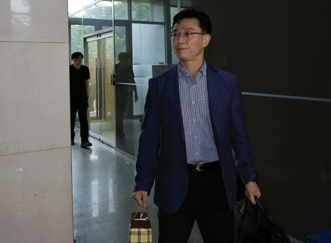 윤석열 전 대통령이 임성근 전 해명대 1사단장을 혐의자에서 제외하라고 지시했다는 내용을 담은 문건을 해명특검이 확보했다. 사진은 지난 2일 서울 서초구 서초동에 마련된 해병특검(이명현 특별검사) 사무실로 출석하고 있는 모습. /사진=뉴시스(공동취재) 