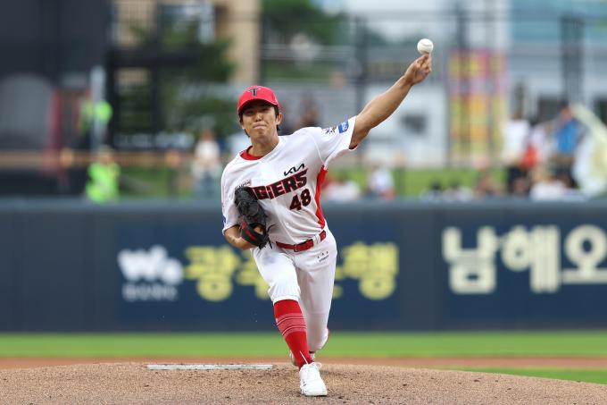 KIA 타이거즈 투수 이의리가 20일 열린 KBO리그 광주 NC 다이노스전에 선발 등판해 역투하고 있다. (KIA 타이거즈 제공)