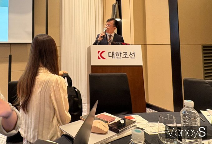 중대형 선박 기업 대한조선이 기관 수요예측에서 공모가를 희망 상단인 5만원으로 확정했다. 사진은 왕삼동 대한조선 대표가 기업설명회를 진행하던 모습./사진=안효건 기자