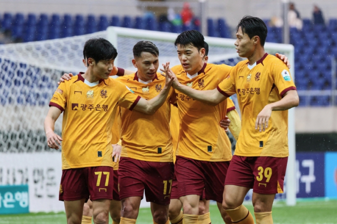 지난 5월5일 K리그1 12라운드 김천전 광주FC 오후성이 득점 세리머니를 펼치고 있다./사진=광주FC