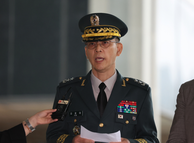 국방부는 "내란 특검 수사와 관련해, 드론작전사령관 육군 소장 김용대의 직무정지를 위한 분리파견을 단행했다"고 밝혔다. 사진은 지난 17일 서울 서초구 서울고등법원에 마련된 조은석 내란 특검 사무실에 피의자 신분으로 출석힌 김용대 드론작전사령관. /사진=뉴시스