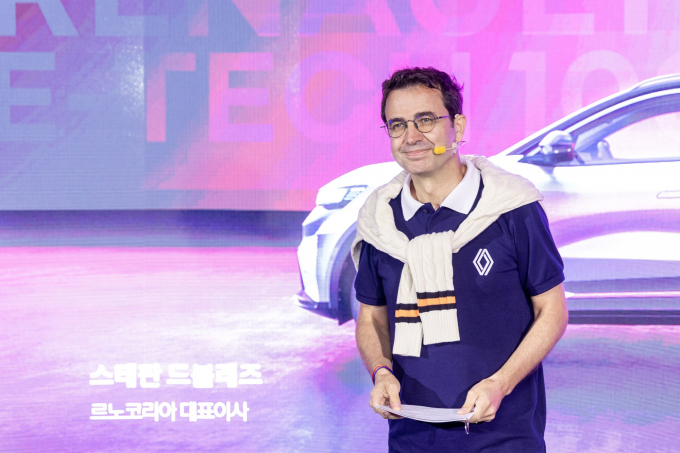 르노그룹이 니콜라 빠리 르노코리아 신임 대표이사 사장을 선임했다. 사진은 현 스테판 드블레즈 사장의 모습. /사진=르노코리아