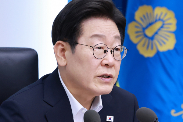 이재명 대통령이 김영훈, 김성환, 정은경 장관에 대한 임명안을 재가했다. 사진은 이재명 대통령이 지난 17일 서울 용산 대통령실 청사에서 열린 4차 수석·보좌관 회의에서 발언하고 있는 모습. /사진=뉴시스(대통령실통신사진기자단)