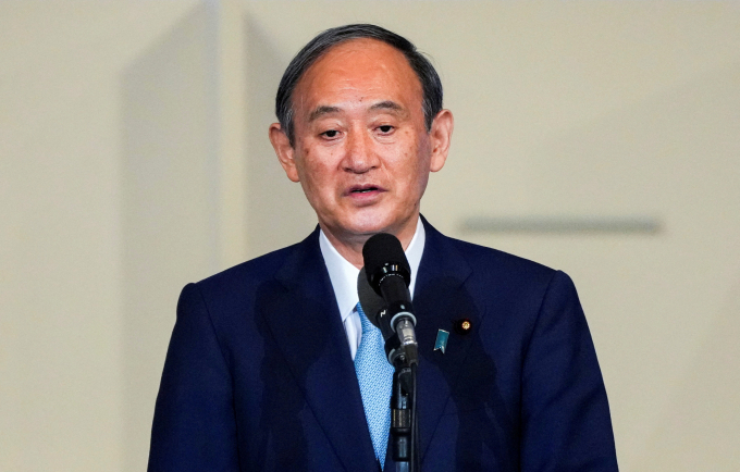 스가 요시히데 전 일본 총리가 이번달 말 이시바 시게루 일본 총리 대신 한국을 방문할 예정이다. 사진은 스가 전 총리가 2021년 9월29일 일본 도쿄에서 열린 자유민주당 대표 선거 승리 후 연설하는 모습. /사진=로이터