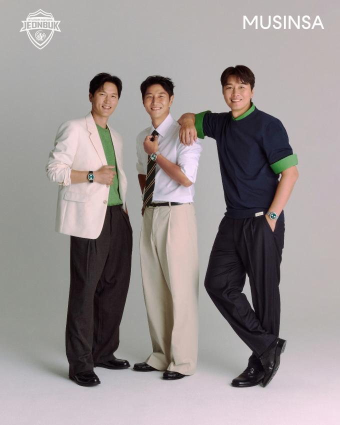 구단 창단 30주년을 기념해 전북현대 레전드 이동국-조성환-조재진(오른쪽부터)이 화보 촬영을 진행했다. (전북현대 제공)
