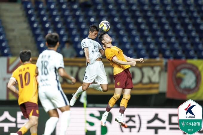 광주와 김천은 1-1로 승부를 가리지 못했다.