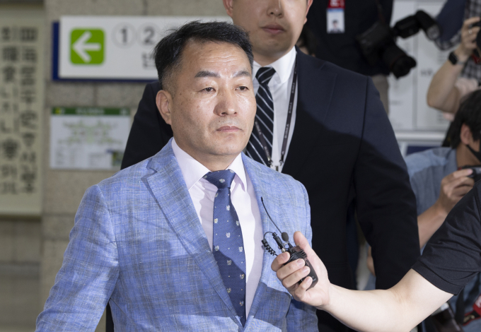 순직해병특검팀이 채상병 사건 관련 위증 혐의를 받는 김계환 전 해병대 사령관에 대해 청구한 구속영장이 기각됐다.사진은 지난 22일 서울 서초구 서울중앙지방법원에서 구속 전 피의자 심문(영장실질심사)을 받기 위해 출석한 김계환 전 해병대 사령관. /사진=뉴시스