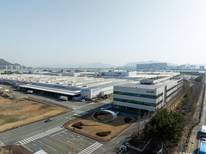 르노코리아 노사가 최근 진행한 2025년 임금협상 9차 본교섭에서 잠정합의안을 이끌어냈다. 사진은 르노코리아 부산공장 전경. /사진=르노코리아