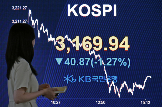 사진은 지난 22일 KB국민은행 딜링룸. /사진=뉴시스