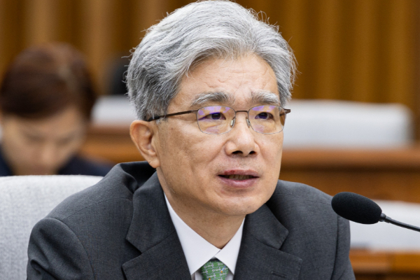 김상환 헌법재판소장 후보자 임명동의안이 국회 본회의에서 여야 합의로 통과됐다. 사진은 김상환 헌법재판소장 후보자가 지난 21일 서울 여의도 국회 헌법재판소 재판관후보자를 겸하는 헌재소장 임명동의에 관한 인사청문특별위원회에서 열린 인사청문회에서 의원 질의에 답하고 있는 모습. /사진=뉴스1