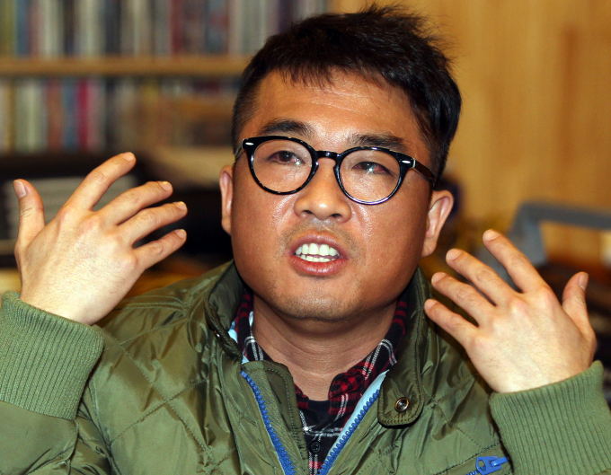 6년째 활동을 중단한 가수 김건모의 근황이 언급됐다. 사진은 지난 2011년 서울 방배동의 한 녹음실에서 MBC '우리들의 일밤-나는 가수다'의 자진하차를 발표한 가수 김건모.  /사진=머니투데이