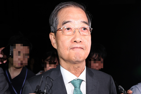 내란 특검팀이 한덕수 전 국무총리에 대한 강제수사에 나섰다. 사진은 한덕수 전 국무총리가 지난 2일 서울 서초구 서울고등검찰청에 마련된 내란특검 사무실에서 조사를 받은 후 귀가하고 있는 모습. /사진=뉴스1