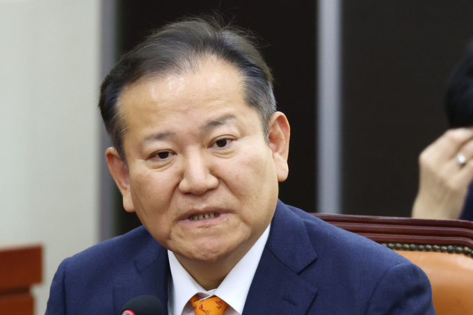 비상계엄 당시 언론사 단전·단수 지시 의혹 등을 수사하는 조은석 특별검사팀이 이상민 전 행정안전부 장관을 소환한다. 사진은 지난 4월 서울 여의도 국회에서 열린 윤석열 정부의 비상계엄 선포를 통한 내란 혐의 진상규명 국정조사 특별위원회 2차 청문회에 출석한  이상민 전 행정안전부장관. /사진=뉴스1