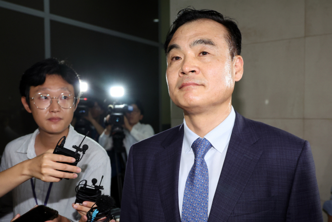 해병대원 순직 사건 의혹을 수사중인 이명현 특별검사팀이 25일 허태근 전 국방부 국방정책실장을 소환해 조사중이다. 허태근 전 국방부 국방정책실장이 25일 서울 서초구 순직해병 특검에 참고인 신분으로 출석하고 있다. /사진=뉴스1