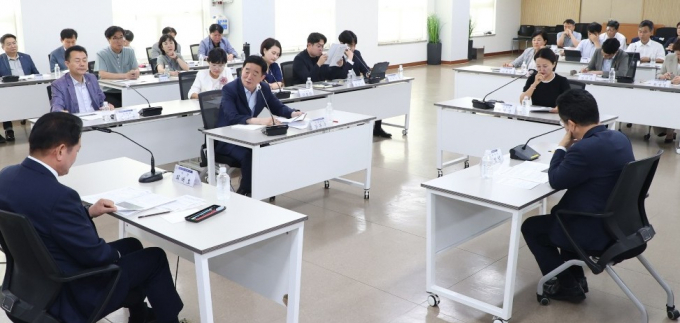지난 24일안양 시청에서 개최한 국민주권정부 출범 이후 첫 당정협의회 모습.  /사진제공=안양시