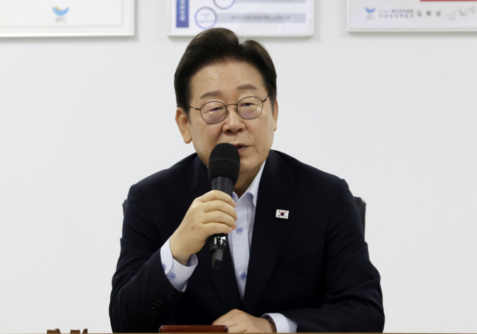 이재명 대통령이 25일 경기 시흥시 SPC삼립 시화공장에서 열린 산업재해 근절 현장 노사간담회에서 안전한 일터와 사회를 만들 것을 주문했다. /사진=뉴시스